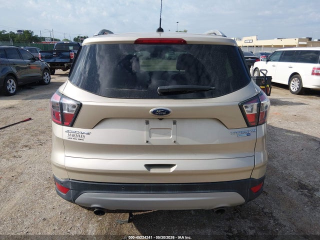 1FMCU9J95HUA04063 Ford Escape Titanium