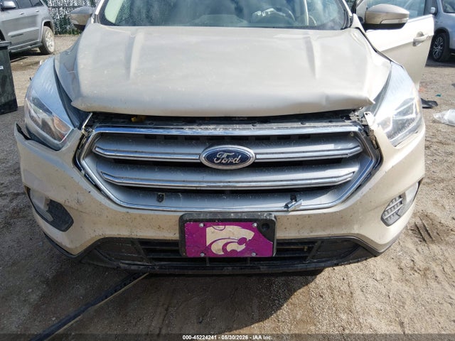 1FMCU9J95HUA04063 Ford Escape Titanium