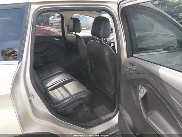 1FMCU9J95HUA04063 Ford Escape Titanium