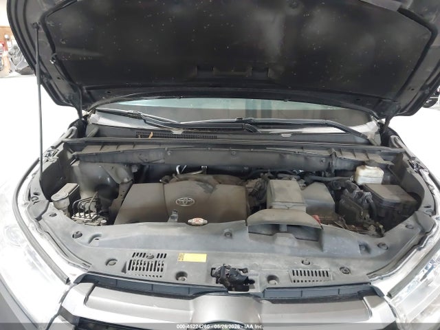 Aukcja sprzedaży 2018 Toyota Highlander Xle, vin: 5TDJZRFH4JS829048, numer aukcji: 45224260