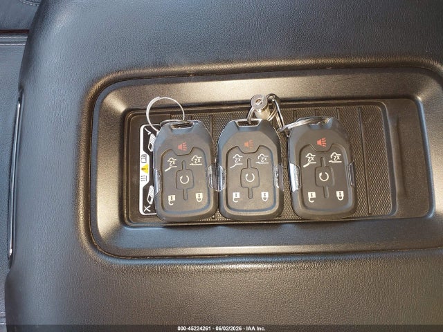 45224261 :رقم المزاد ، 1GKS2GKC3HR202751 vin ، 2017 Gmc Yukon Xl Slt مزاد بيع