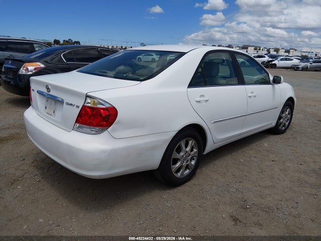 2005 Toyota Camry Xle მანქანა იყიდება აუქციონზე, vin: 4T1BE32K15U566139, აუქციონის ნომერი: 45224432