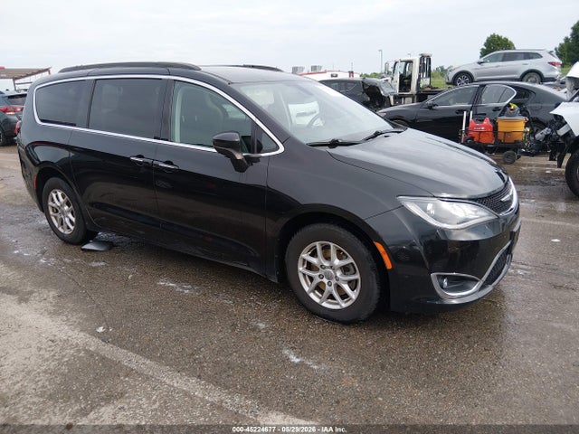 Продажа на аукционе авто 2017 Chrysler Pacifica Touring Plus, vin: 2C4RC1BG4HR769956, номер лота: 45224677
