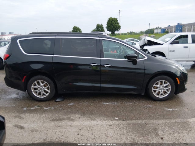 Продажа на аукционе авто 2017 Chrysler Pacifica Touring Plus, vin: 2C4RC1BG4HR769956, номер лота: 45224677