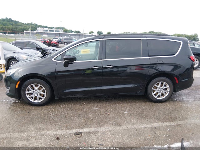 Продажа на аукционе авто 2017 Chrysler Pacifica Touring Plus, vin: 2C4RC1BG4HR769956, номер лота: 45224677