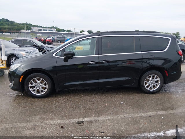 Продажа на аукционе авто 2017 Chrysler Pacifica Touring Plus, vin: 2C4RC1BG4HR769956, номер лота: 45224677
