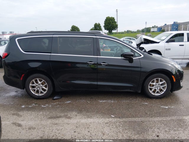 Продажа на аукционе авто 2017 Chrysler Pacifica Touring Plus, vin: 2C4RC1BG4HR769956, номер лота: 45224677