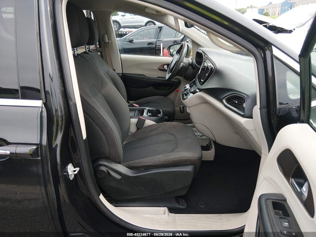 Продажа на аукционе авто 2017 Chrysler Pacifica Touring Plus, vin: 2C4RC1BG4HR769956, номер лота: 45224677