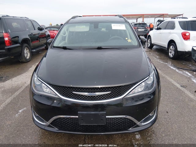 Продажа на аукционе авто 2017 Chrysler Pacifica Touring Plus, vin: 2C4RC1BG4HR769956, номер лота: 45224677