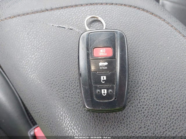 45224724 :رقم المزاد ، 4T1B11HK8JU147075 vin ، 2018 Toyota Camry Xle مزاد بيع
