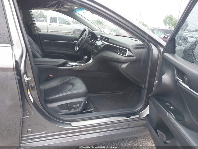 45224724 :رقم المزاد ، 4T1B11HK8JU147075 vin ، 2018 Toyota Camry Xle مزاد بيع