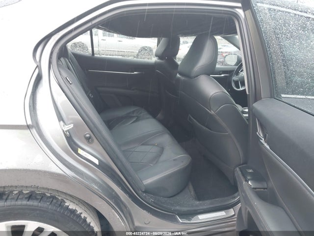 45224724 :رقم المزاد ، 4T1B11HK8JU147075 vin ، 2018 Toyota Camry Xle مزاد بيع