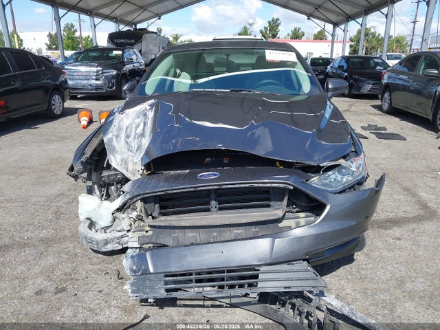 3FA6P0HDXHR242311 Ford FUSION SE
