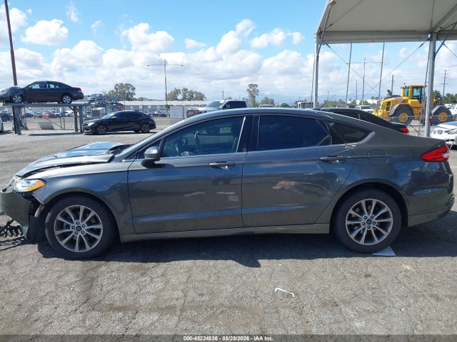 3FA6P0HDXHR242311 Ford FUSION SE