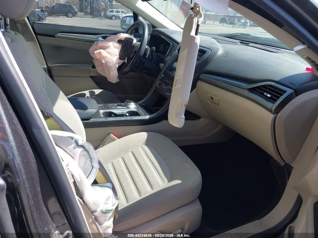 3FA6P0HDXHR242311 Ford FUSION SE