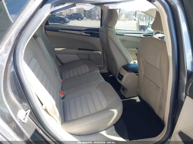 3FA6P0HDXHR242311 Ford FUSION SE