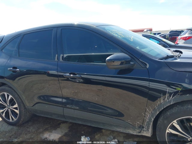 45224990 :رقم المزاد ، 1FMCU0G69NUB38174 vin ، 2022 Ford Escape Se مزاد بيع