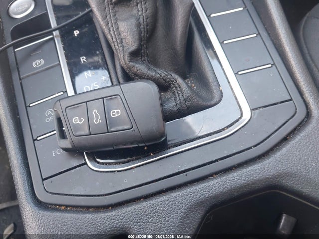 Продажа на аукционе авто 2019 Volkswagen Jetta 1.4t R-line/1.4t S/1.4t Se, vin: 3VWCB7BU2KM128852, номер лота: 45225150