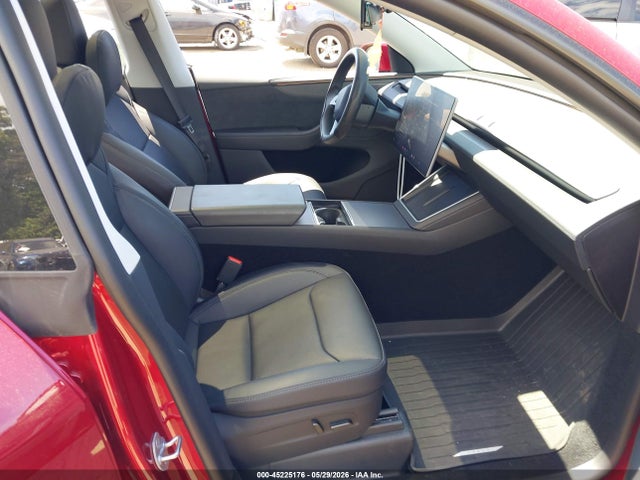 Продаж на аукціоні авто 2026 Tesla Model Y All-wheel Drive/long Range Launch Series/premium All-wheel Drive, vin: 7SAYGDEE2TF515732, номер лоту: 45225176