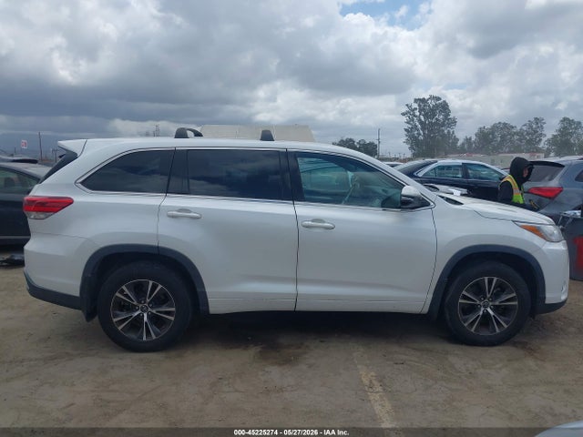 45225274 :رقم المزاد ، 5TDZARFH1JS039281 vin ، 2018 Toyota Highlander Le مزاد بيع
