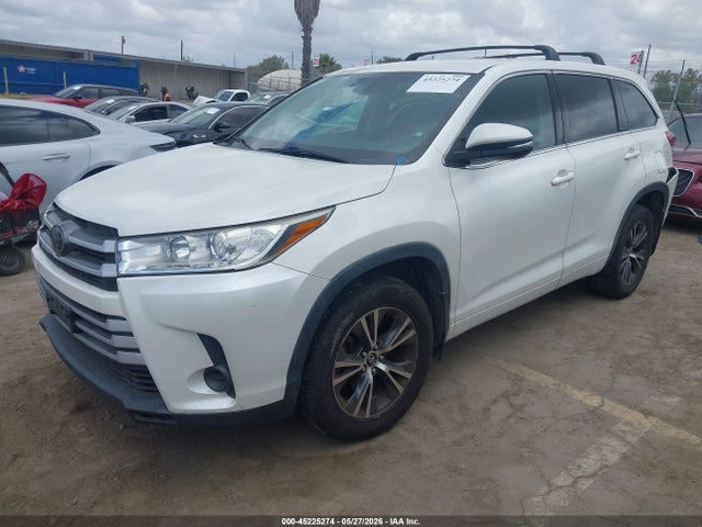 45225274 :رقم المزاد ، 5TDZARFH1JS039281 vin ، 2018 Toyota Highlander Le مزاد بيع