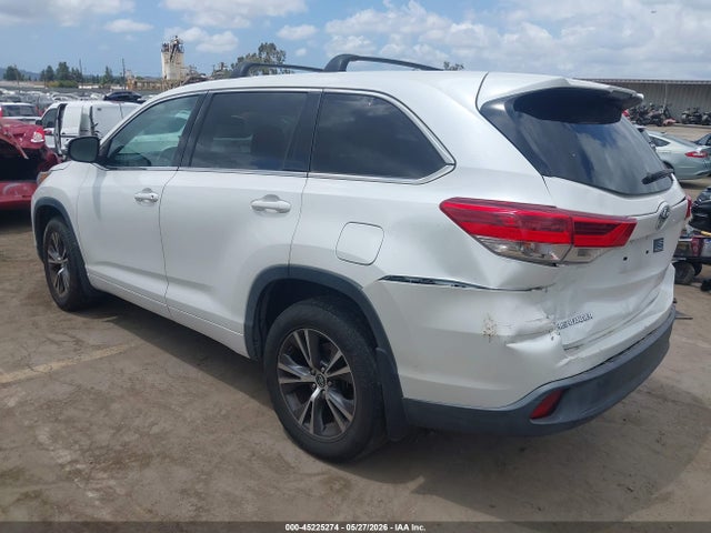 45225274 :رقم المزاد ، 5TDZARFH1JS039281 vin ، 2018 Toyota Highlander Le مزاد بيع