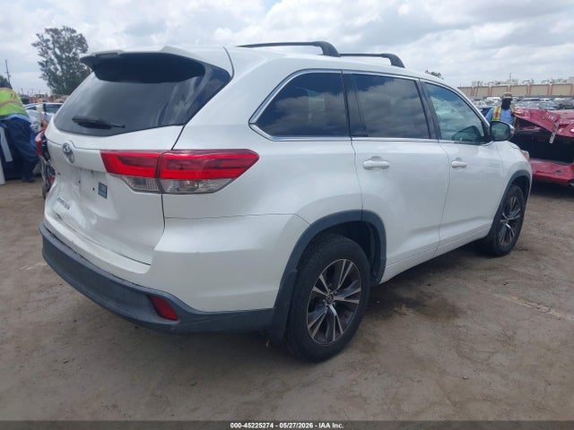 45225274 :رقم المزاد ، 5TDZARFH1JS039281 vin ، 2018 Toyota Highlander Le مزاد بيع
