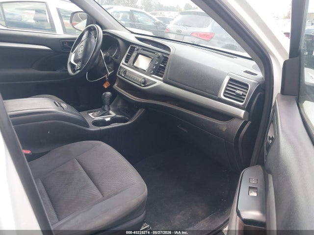 45225274 :رقم المزاد ، 5TDZARFH1JS039281 vin ، 2018 Toyota Highlander Le مزاد بيع