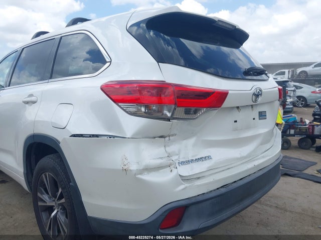 45225274 :رقم المزاد ، 5TDZARFH1JS039281 vin ، 2018 Toyota Highlander Le مزاد بيع