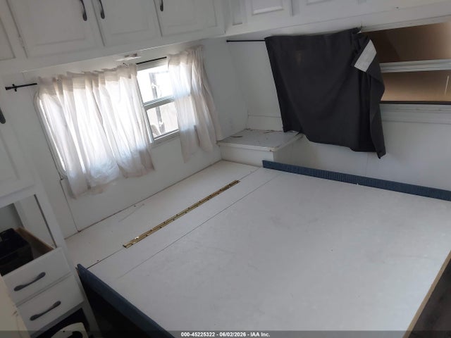 45225322 :رقم المزاد ، 4X4TSMB265C007578 vin ، 2005 Forest River Salem مزاد بيع