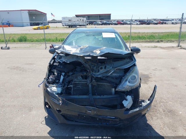 Toyota Prius C Two 2015 JTDKDTB34F1109442 Image 13