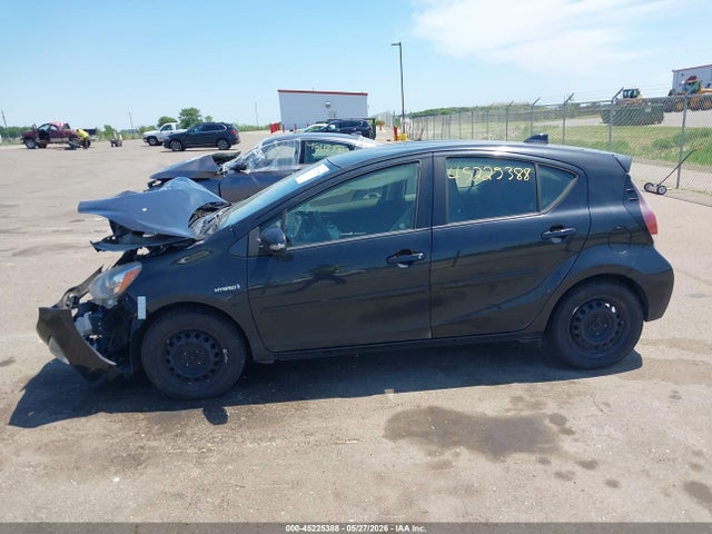 Toyota Prius C Two 2015 JTDKDTB34F1109442 Image 15
