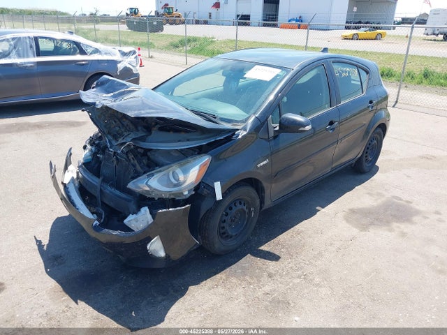 Toyota Prius C Two 2015 JTDKDTB34F1109442 Image 2