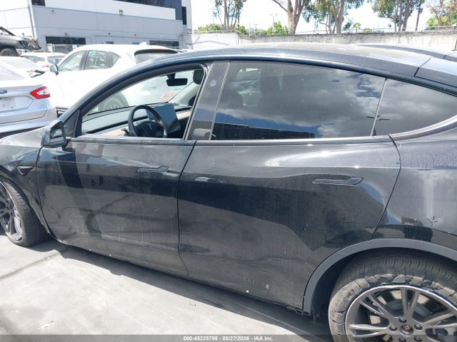 Продажа на аукционе авто 2025 Tesla Model Y Long Range Dual Motor Rear-wheel Drive, vin: 7SAYGDED1SF321375, номер лота: 45225786