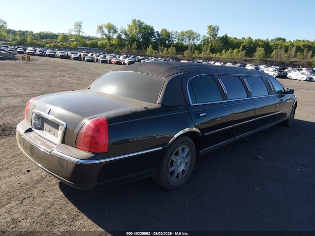 2007 Lincoln Town Car Executive მანქანა იყიდება აუქციონზე, vin: 1L1FM88W77Y630094, აუქციონის ნომერი: 45225962