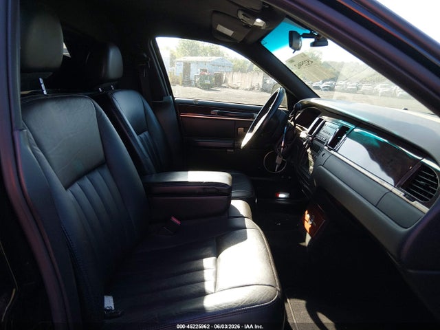 2007 Lincoln Town Car Executive მანქანა იყიდება აუქციონზე, vin: 1L1FM88W77Y630094, აუქციონის ნომერი: 45225962
