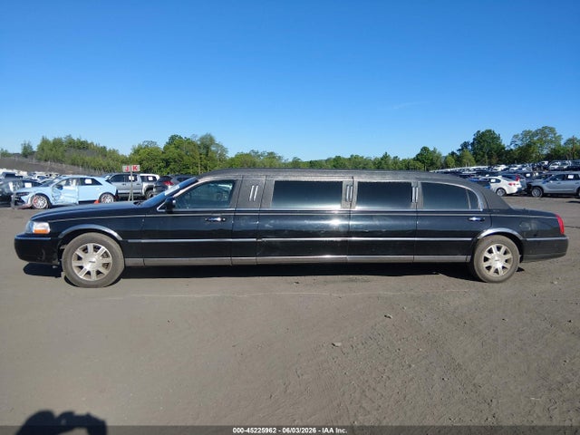 2007 Lincoln Town Car Executive მანქანა იყიდება აუქციონზე, vin: 1L1FM88W77Y630094, აუქციონის ნომერი: 45225962