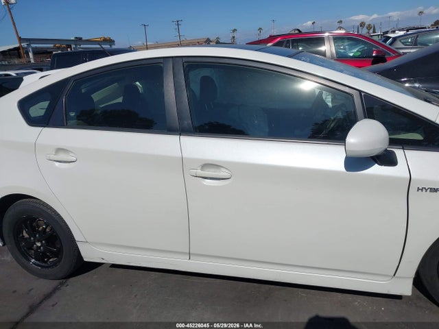 Toyota Prius Three 2015 JTDKN3DU2F1979581 Image 13