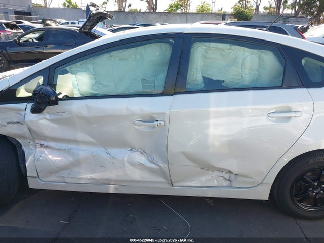 Toyota Prius Three 2015 JTDKN3DU2F1979581 Image 14