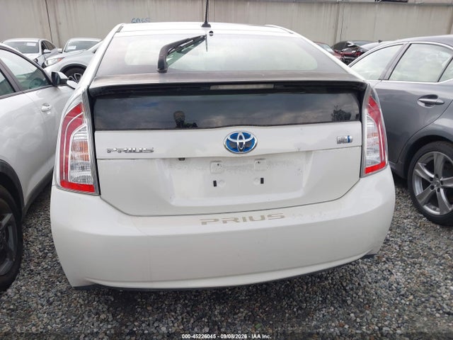 Toyota Prius Three 2015 JTDKN3DU2F1979581 Image 16