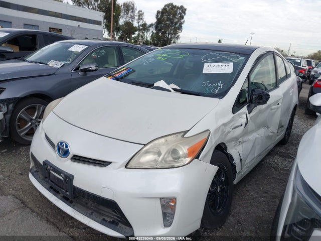 Toyota Prius Three 2015 JTDKN3DU2F1979581 Image 2
