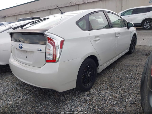 Toyota Prius Three 2015 JTDKN3DU2F1979581 Image 4
