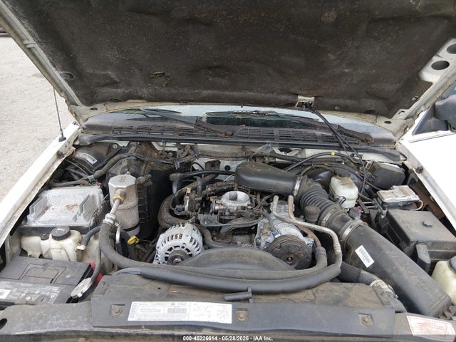 45226614 :رقم المزاد ، 1GCDT13X13K112693 vin ، 2003 Chevrolet S-10 Ls مزاد بيع
