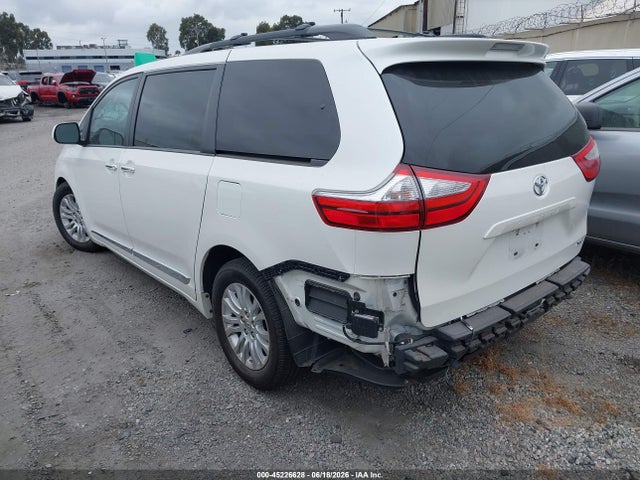45226628 :رقم المزاد ، 5TDYK3DCXFS575490 vin ، 2015 Toyota Sienna Xle 8 Passenger مزاد بيع