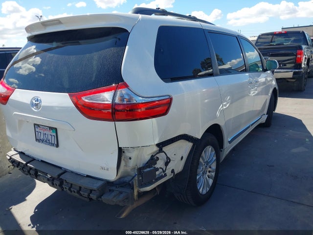 45226628 :رقم المزاد ، 5TDYK3DCXFS575490 vin ، 2015 Toyota Sienna Xle 8 Passenger مزاد بيع
