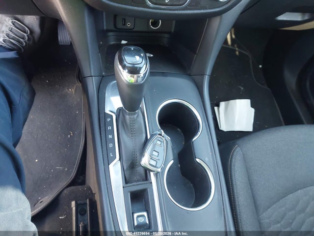 3GNAXJEV5JS575884 Chevrolet EQUINOX LT