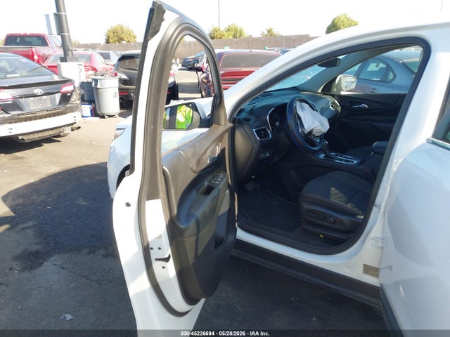 3GNAXJEV5JS575884 Chevrolet EQUINOX LT