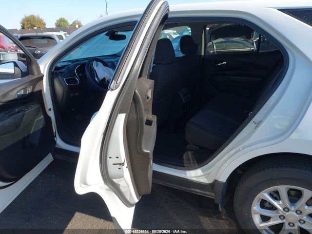 3GNAXJEV5JS575884 Chevrolet EQUINOX LT