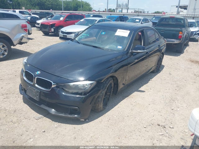 BMW 320i Xdrive 2016 WBA8E5G52GNT93769 Image 2