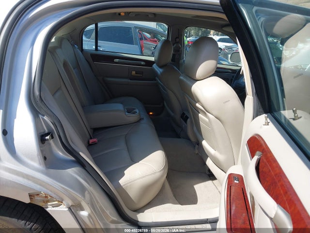 2004 Lincoln Town Car Ultimate მანქანა იყიდება აუქციონზე, vin: 1LNHM83WX4Y680658, აუქციონის ნომერი: 45226789